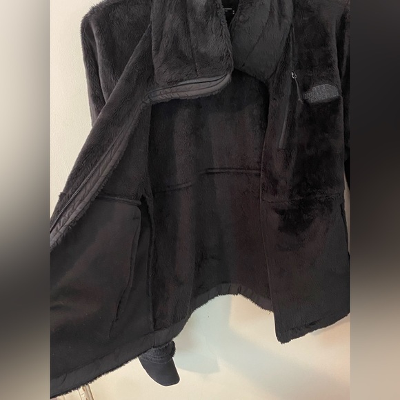 North Face black fuzzy fleece - Picture 4 of 5